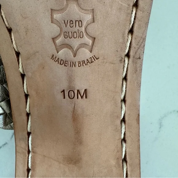 Bernardo Jinx Gold Woven Leather Thong Heels Women’s Size 10M Brazil Sandals - Picture 9 of 9